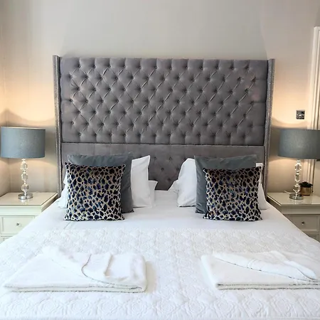 South Coast Holiday Homes -Beach-Gf-Garden-Parking-2