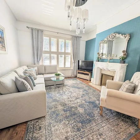 South Coast Holiday Homes -Beach-Gf-Garden-Parking-3
